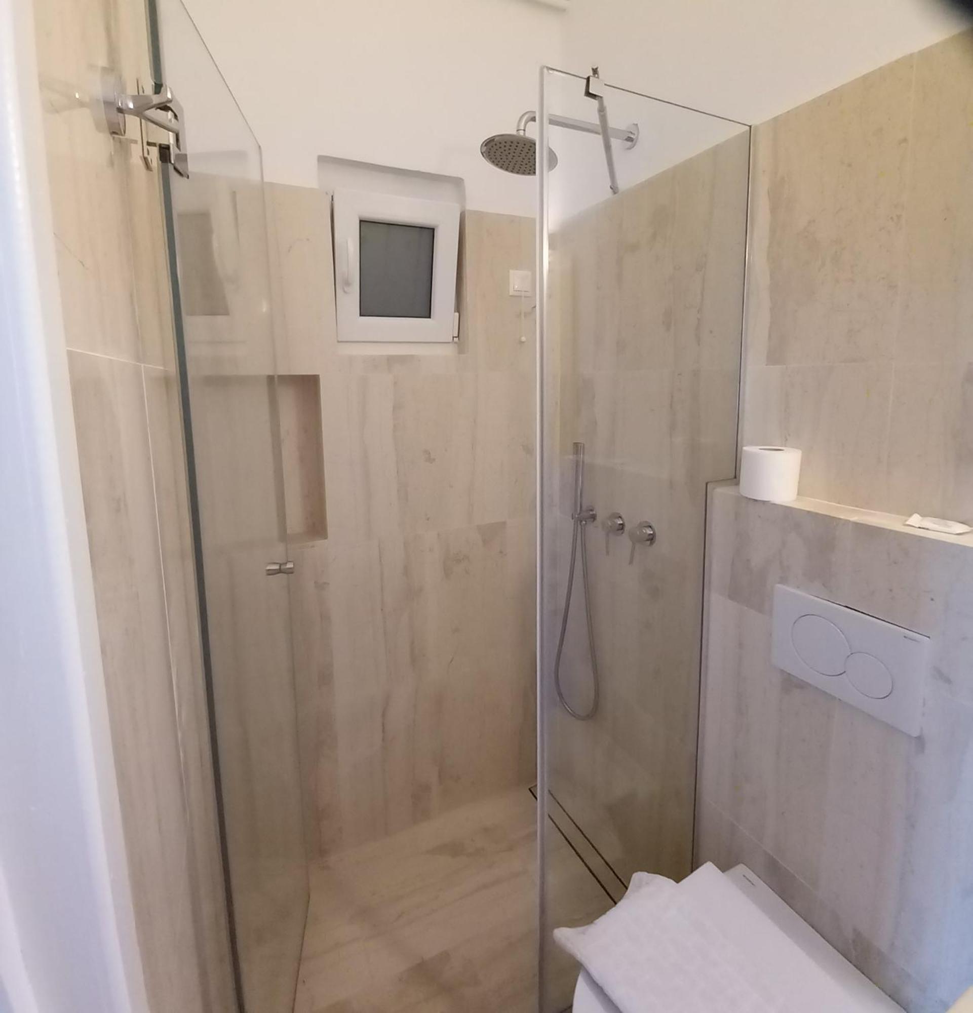 Naias Hotell Livadi  Exteriör bild